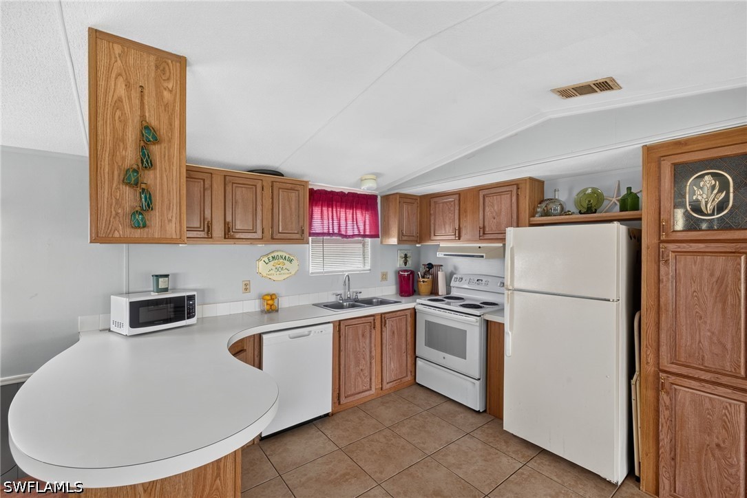 2 Bed ManufacturedHome for Sale in Bonita Springs, FL — photo 6