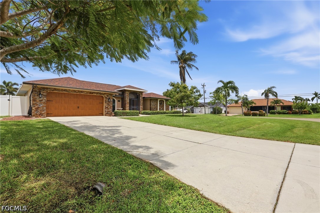 3 Bed Pool Home for Sale in Cape Coral, photo 6