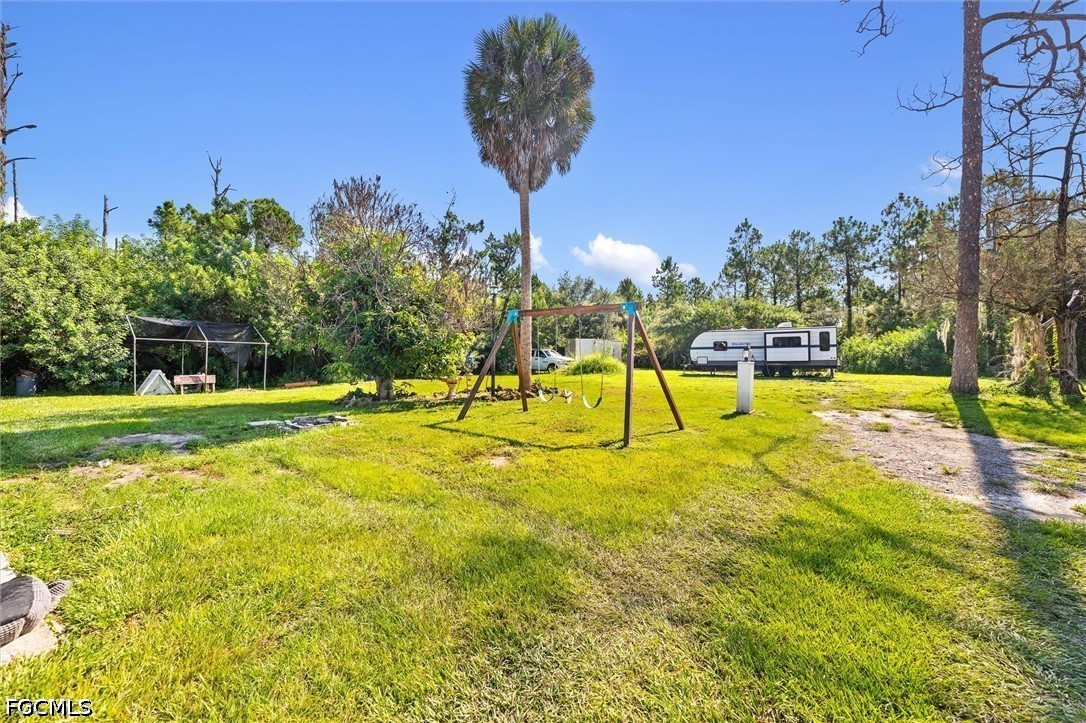 2 Bed SingleFamilyResidence for Sale in Lehigh Acres, photo 6