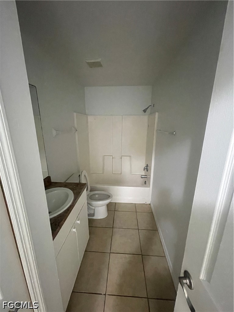 6 Bed Duplex for Sale in Lehigh Estates, FL, $390,900 — photo 6