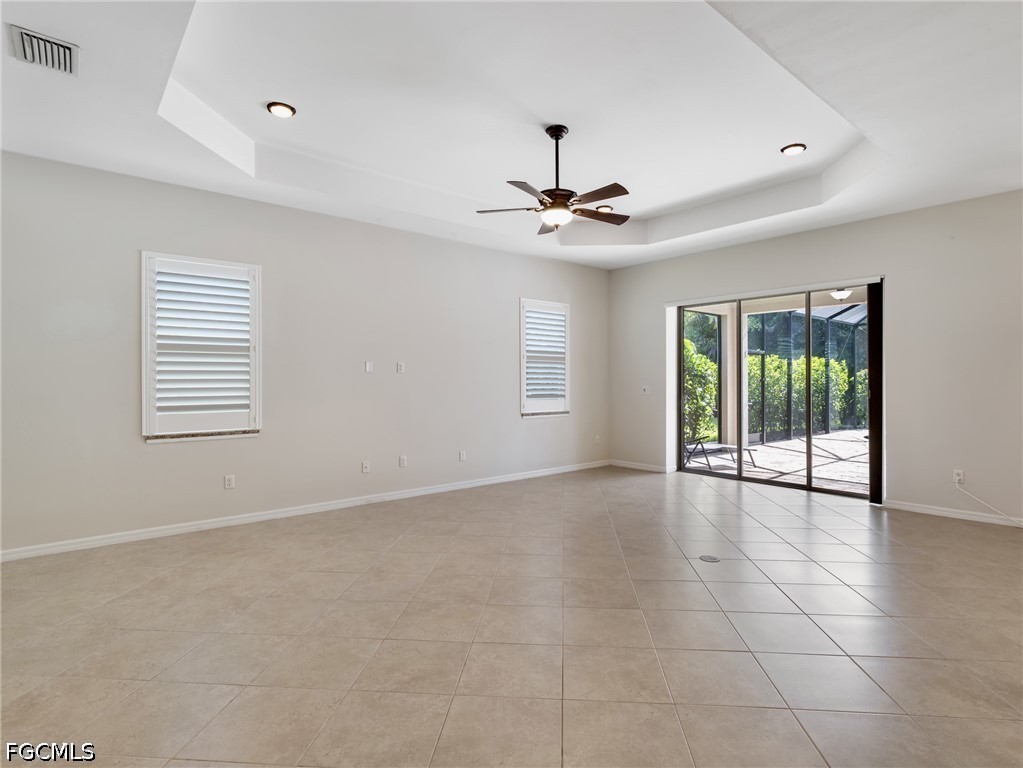 3 Bed Pool Home for Sale in Daniels Place, photo 6