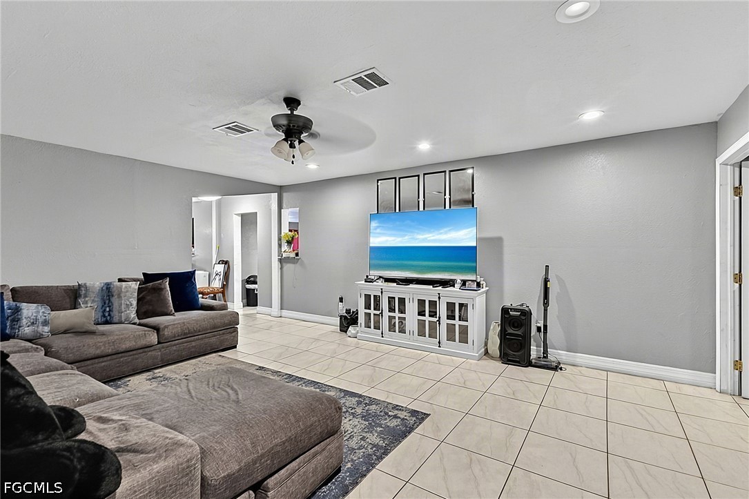 4 Bed SingleFamilyResidence for Sale in Rainbow Groves, photo 6
