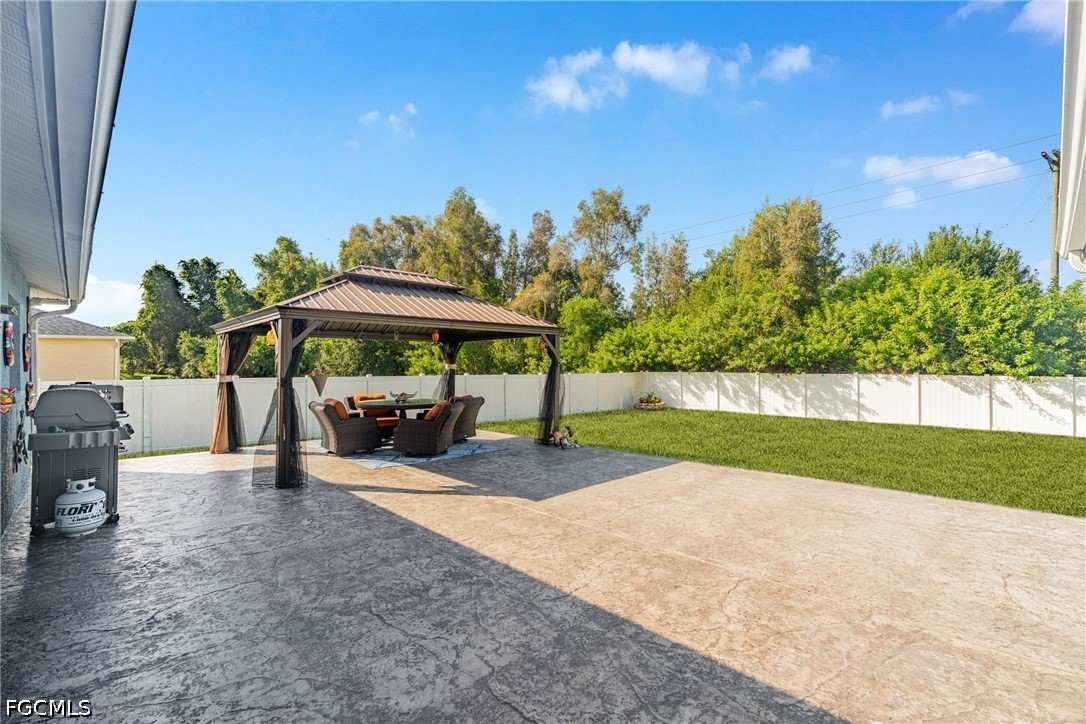 4 Bed SingleFamilyResidence for Sale in Mirror Lakes, FL — photo 6