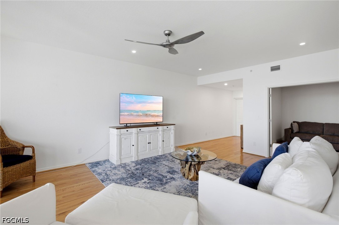 3 Bed Waterfront Home for Sale in Waterside At Bay Beach, photo 6