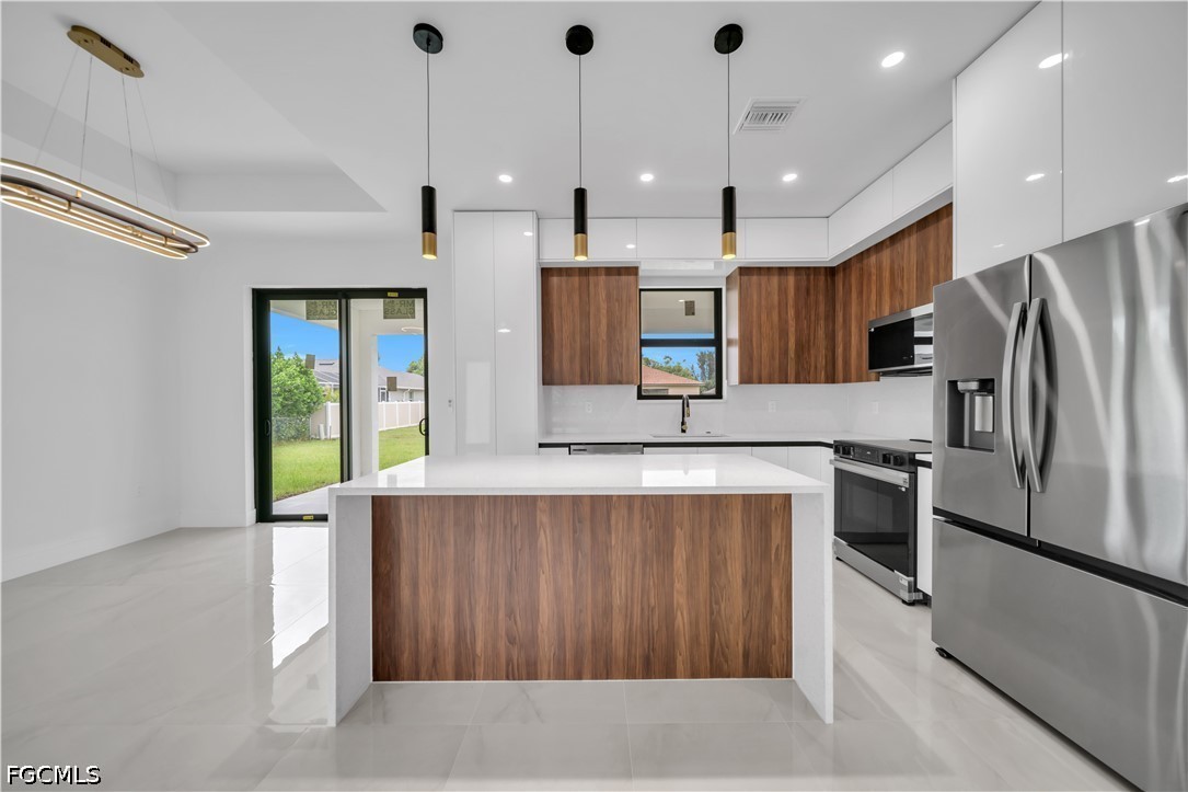 3 Bed SingleFamilyResidence for Sale in Cape Coral, FL — photo 6