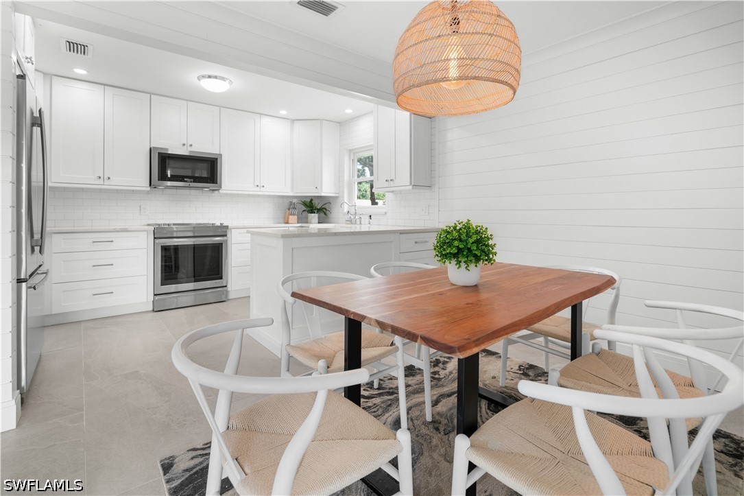 2 Bed Condominium for Sale in Naples, FL, $369,900 — photo 6