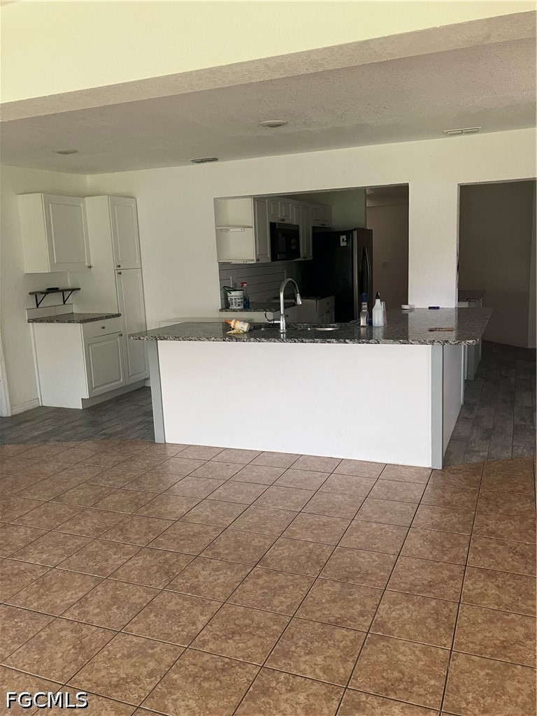 3 Bed SingleFamilyResidence for Sale in Cape Coral, FL — photo 6