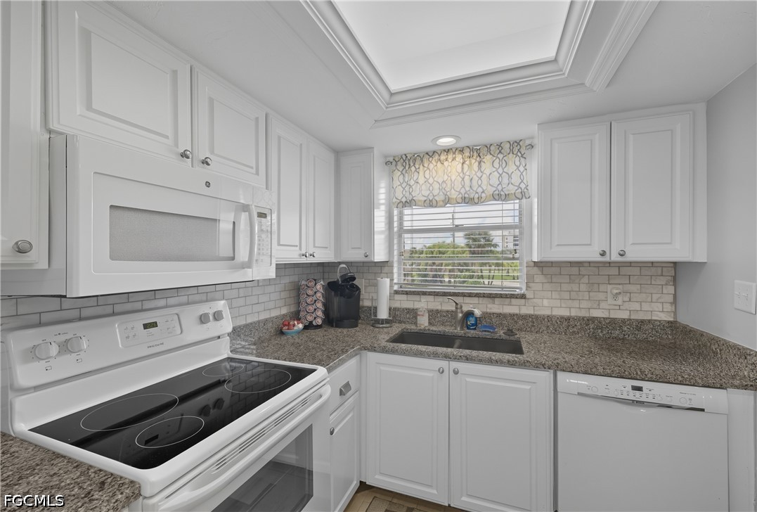 2 Bed Waterfront Home for Sale in Fort Myers, FL, $1,600 — photo 6