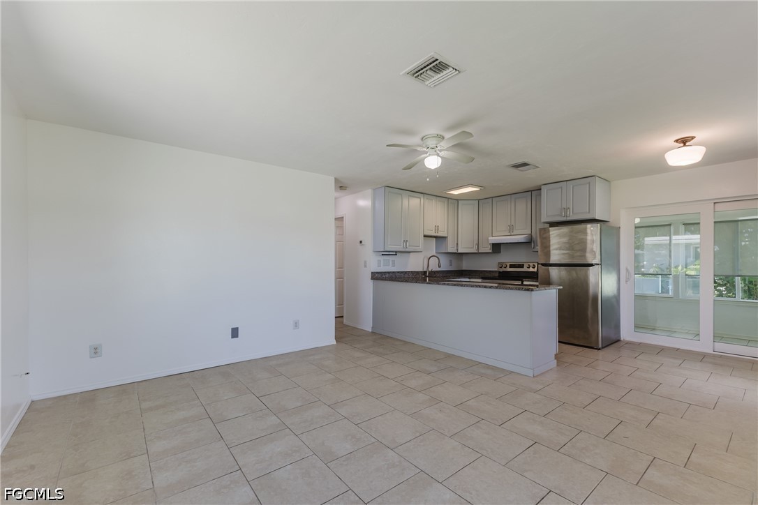 2 Bed Attached for Sale in Pinewood Villas, FL, $160,000 — photo 6