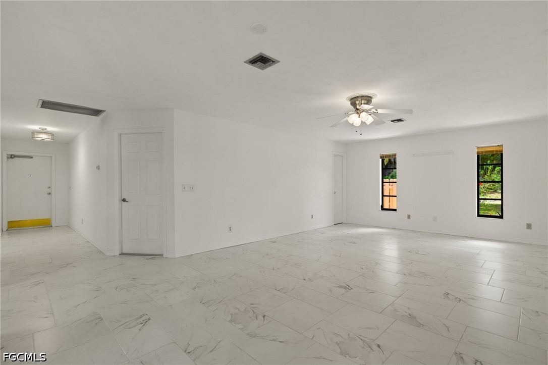 3 Bed SingleFamilyResidence for Sale in Fort Myers, photo 6