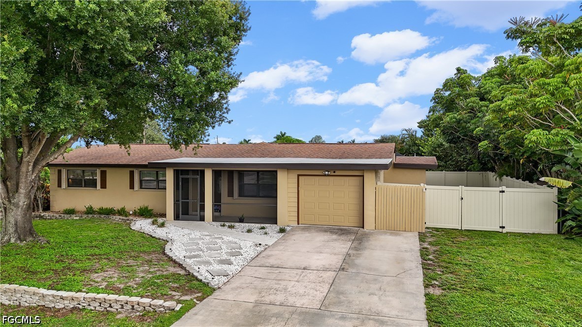 3 Bed Pool Home for Sale in Cape Coral, photo 6