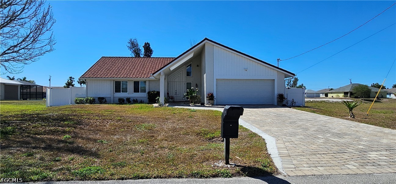 3 Bed Waterfront Home for Sale in Cape Coral, photo 6