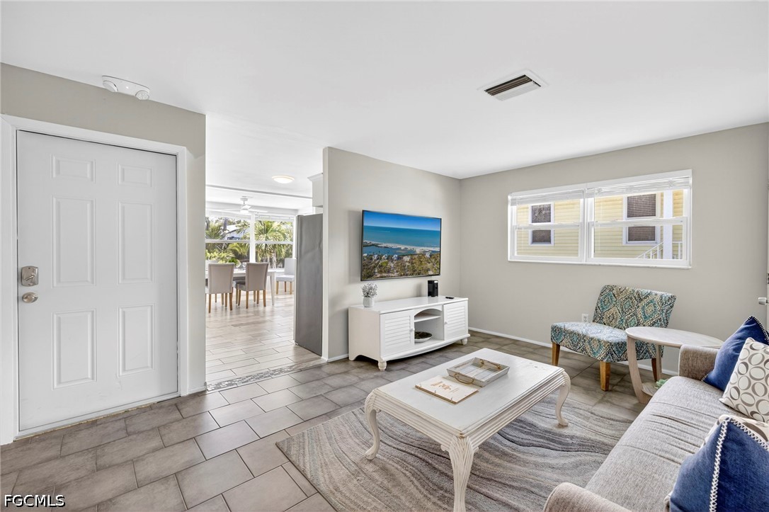 6 Bed Quadruplex for Sale in Seagrape, photo 6