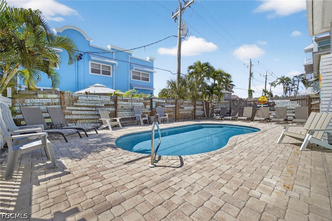 6 Bed Pool Home for Sale in Seagrape, photo 6