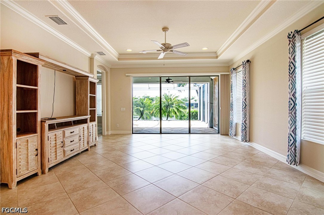 3 Bed Waterfront Home for Sale in Sandoval, photo 6