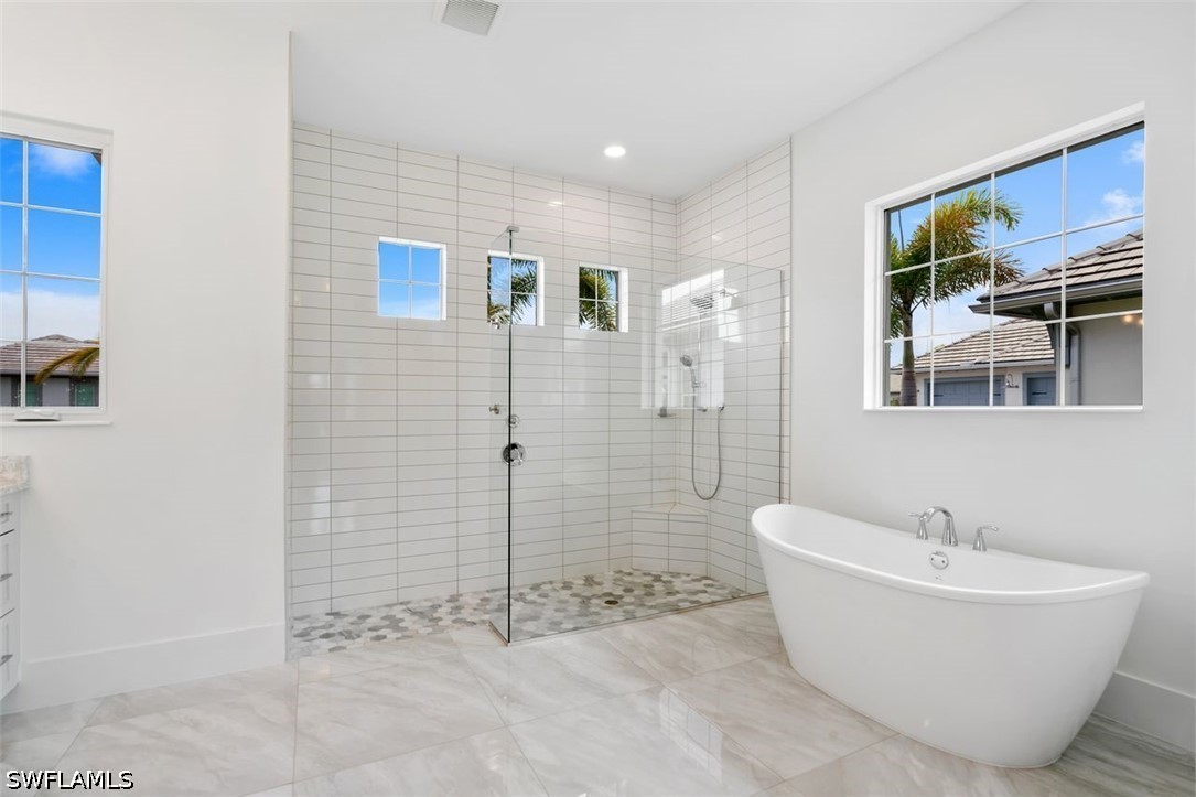 3 Bed Pool Home for Sale in Naples, photo 6