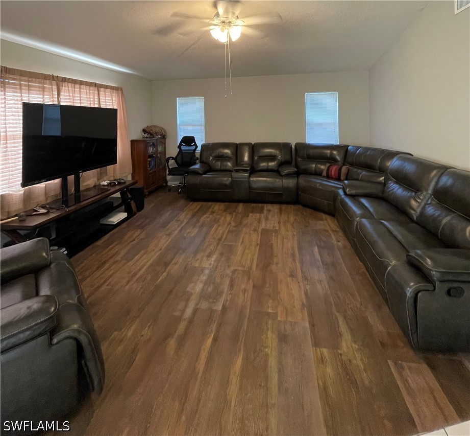 3 Bed SingleFamilyResidence for Sale in Varsity Lakes, FL — photo 6
