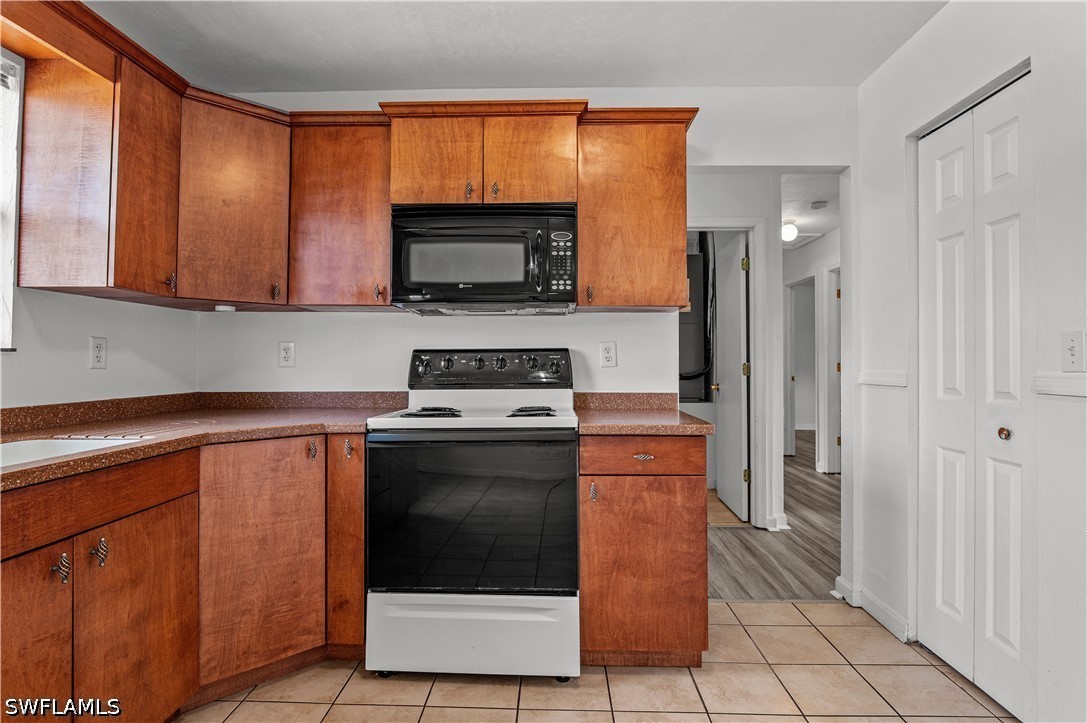 4 Bed SingleFamilyResidence for Sale in Cape Coral, FL — photo 6