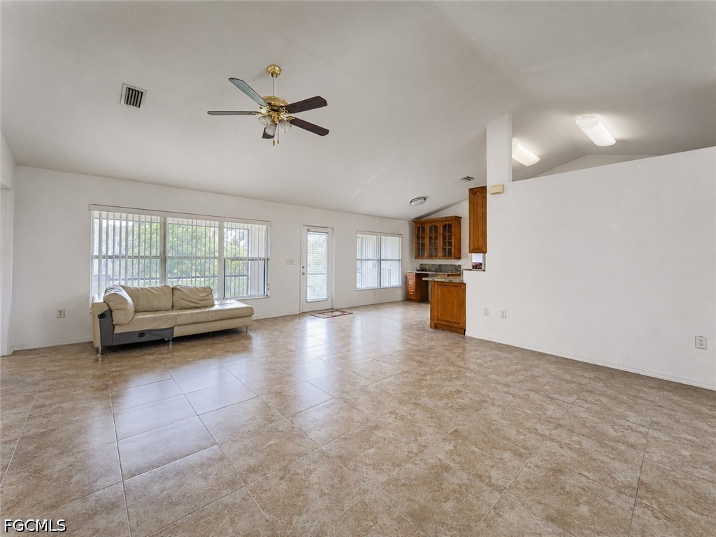 4 Bed SingleFamilyResidence for Sale in Lehigh Acres, photo 6