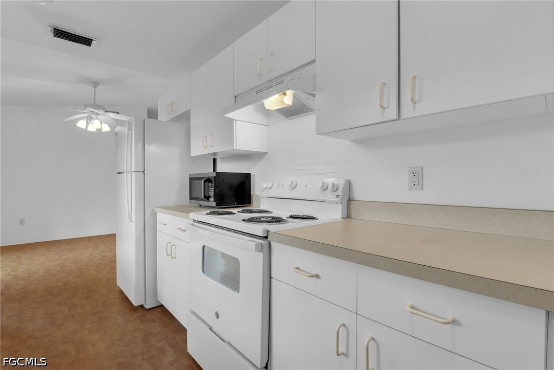 2 Bed SingleFamilyResidence for Sale in Lehigh Acres, photo 6