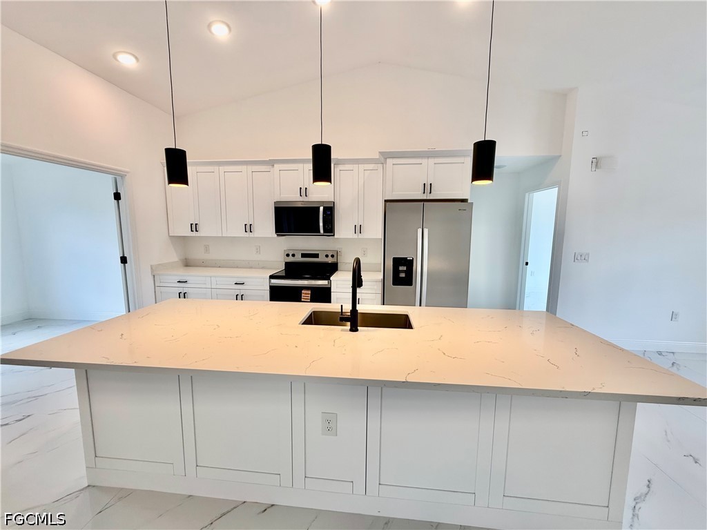 3 Bed SingleFamilyResidence for Sale in Lehigh Acres, photo 6