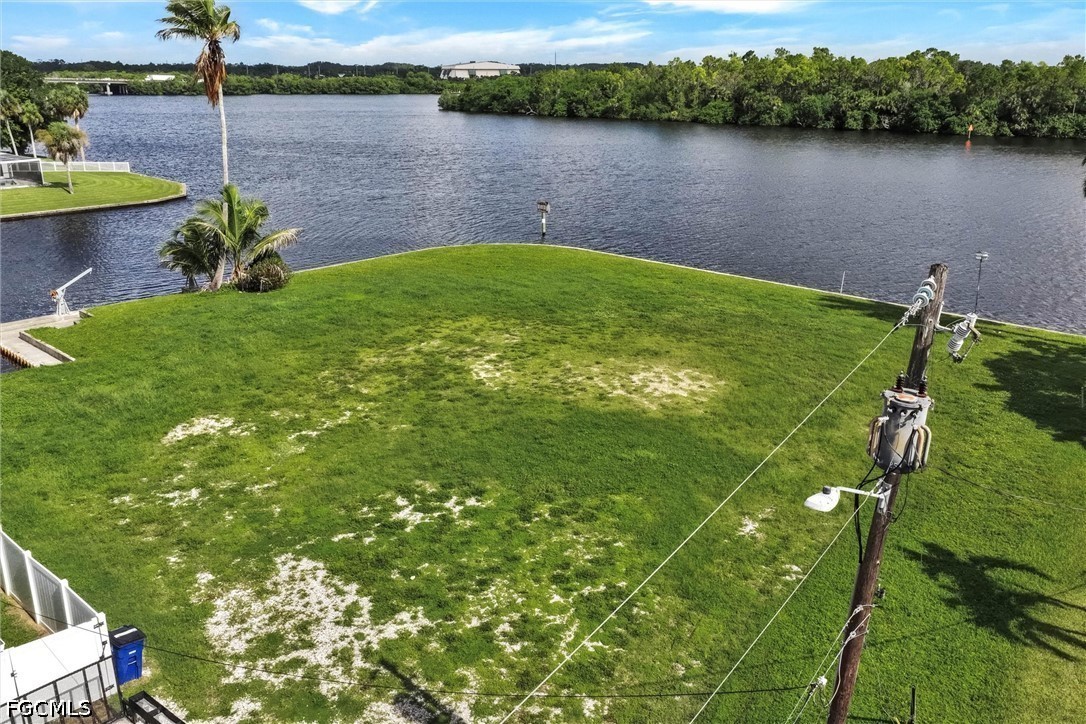 Waterfront Home for Sale in Fort Myers Shores, photo 6