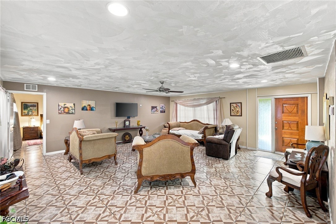 2 Bed Pool Home for Sale in Lehigh Acres, photo 6