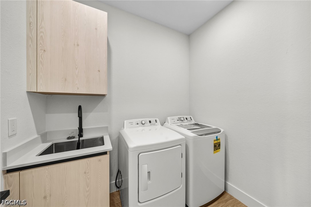 3 Bed SingleFamilyResidence for Sale in Cape Coral, photo 6
