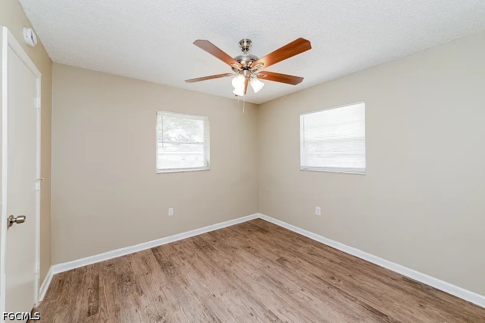 3 Bed SingleFamilyResidence for Sale in Sarasota, photo 6