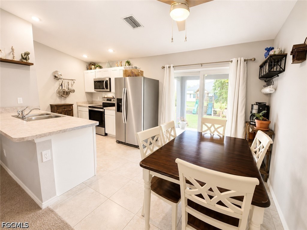 3 Bed SingleFamilyResidence for Sale in Cape Coral, photo 6
