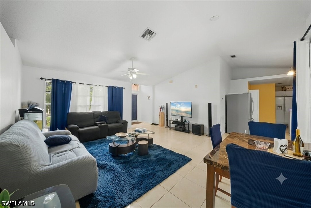 3 Bed SingleFamilyResidence for Sale in Mirror Lakes, photo 6