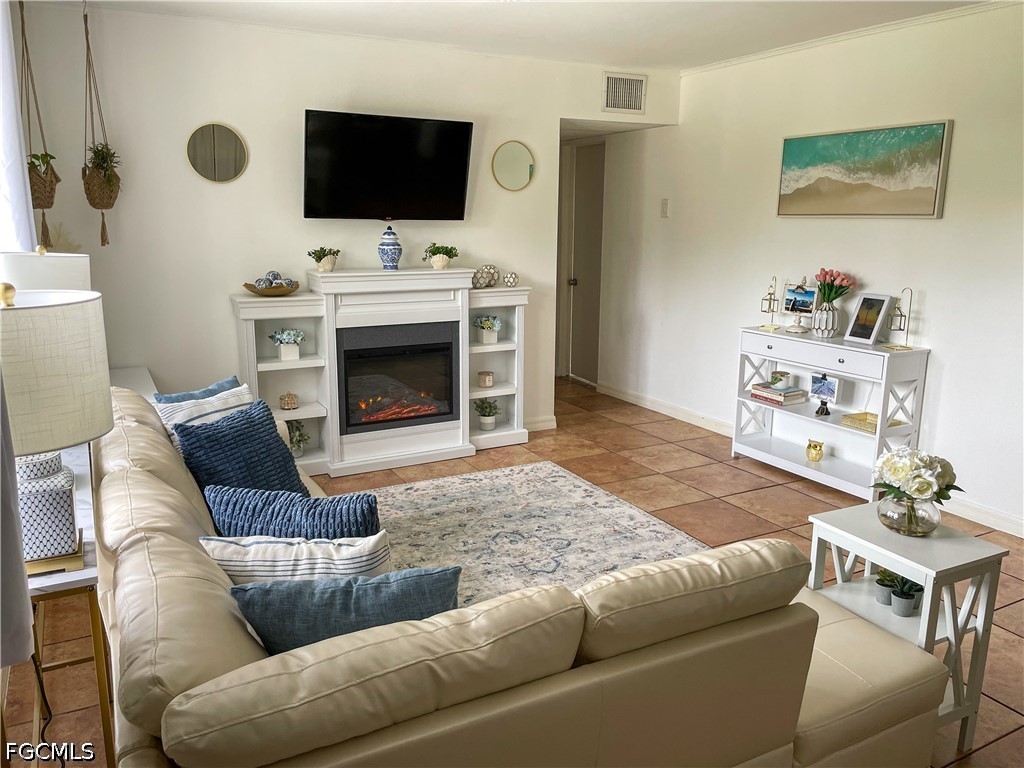4 Bed Pool Home for Sale in Granada Terrace, photo 6