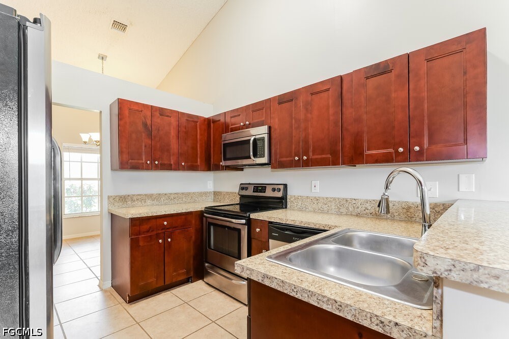 3 Bed SingleFamilyResidence for Sale in West Palm Beach, photo 6