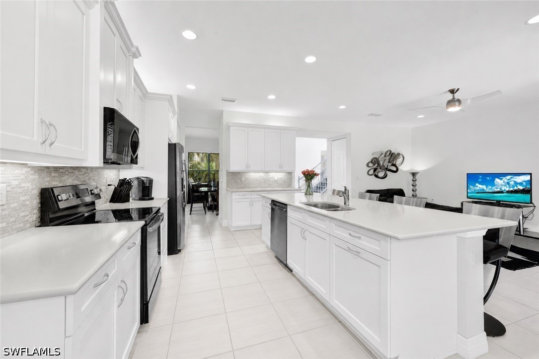5 Bed Pool Home for Sale in Marbella Isles, photo 6