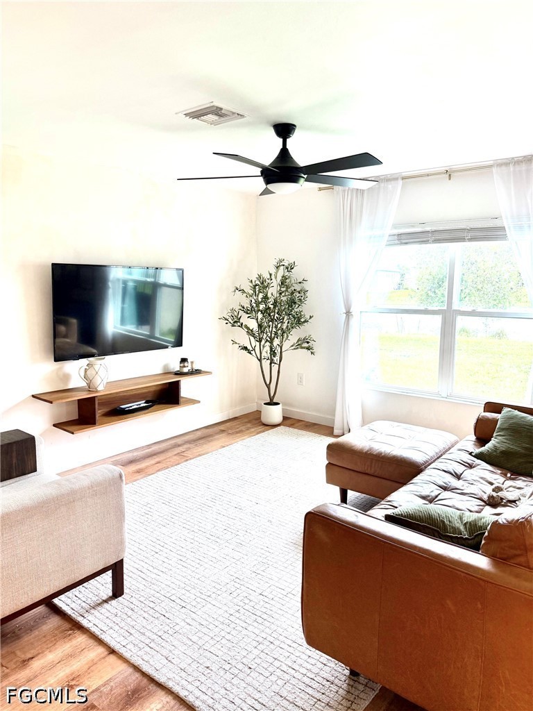 4 Bed Waterfront Home for Sale in Entrada, photo 6