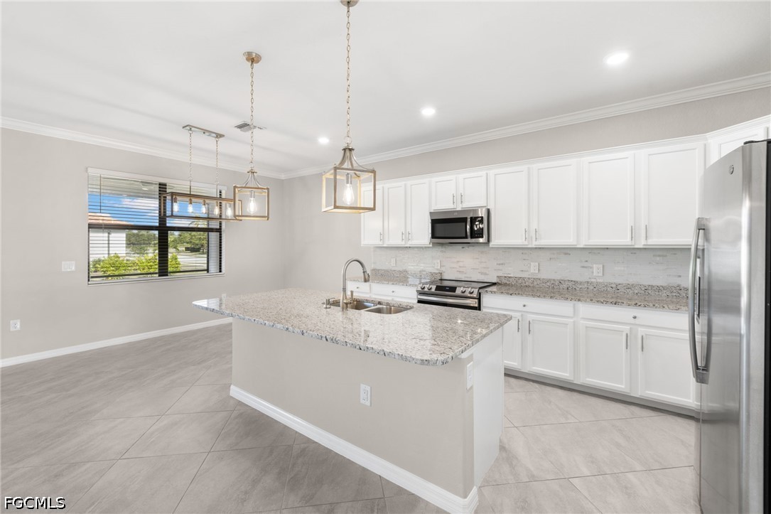 4 Bed SingleFamilyResidence for Sale in Fort Myers, photo 6