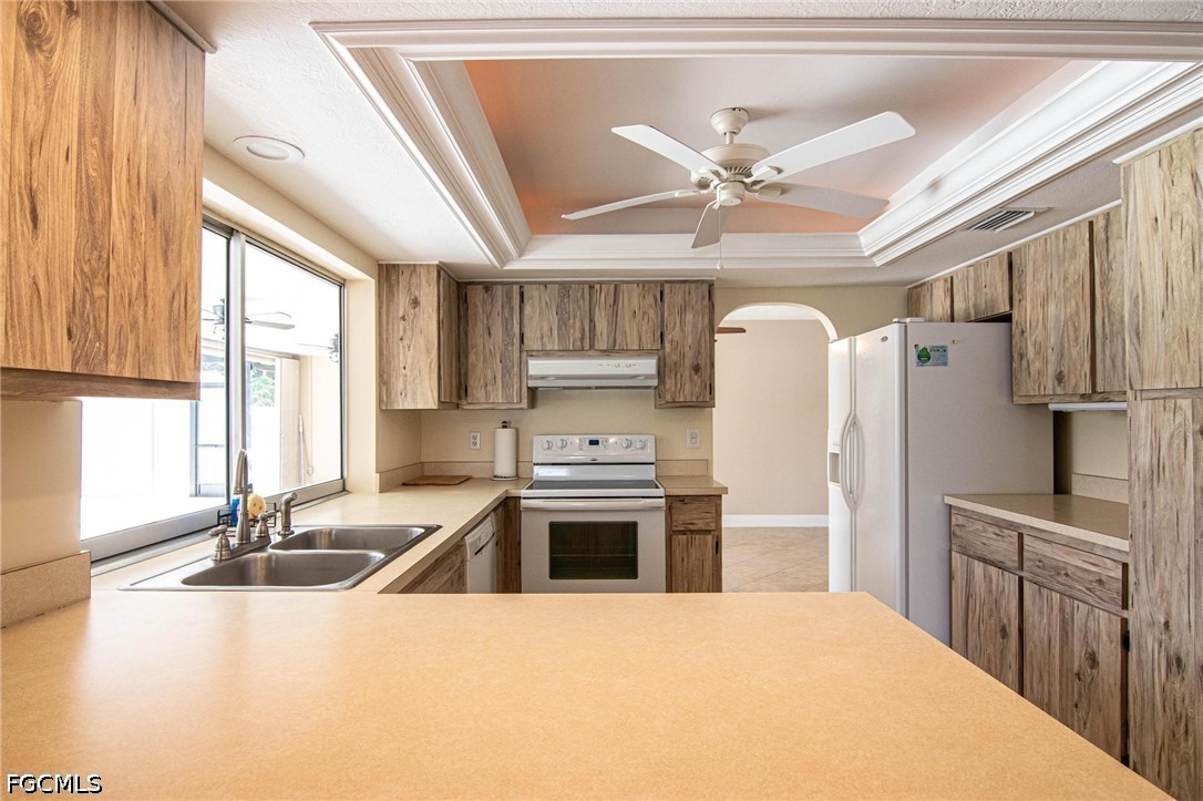 3 Bed Pool Home for Sale in Cape Coral, photo 6