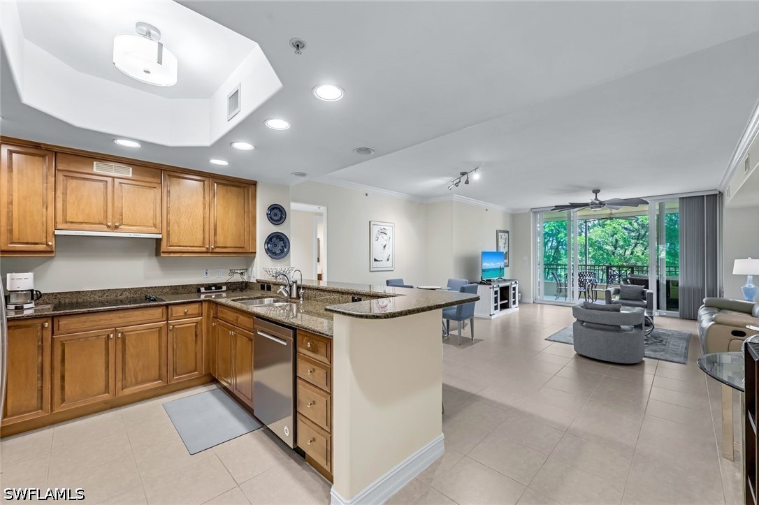 2 Bed Condominium for Sale in Naples, photo 6