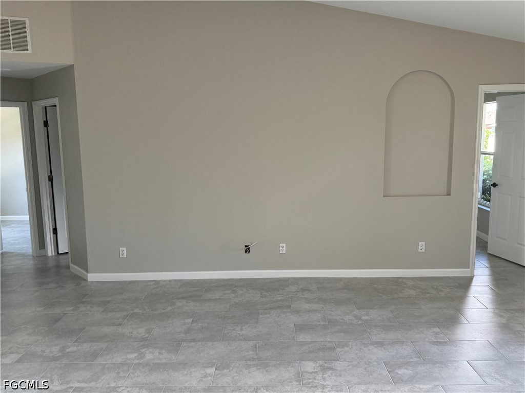 3 Bed SingleFamilyResidence for Sale in Cape Coral, photo 6
