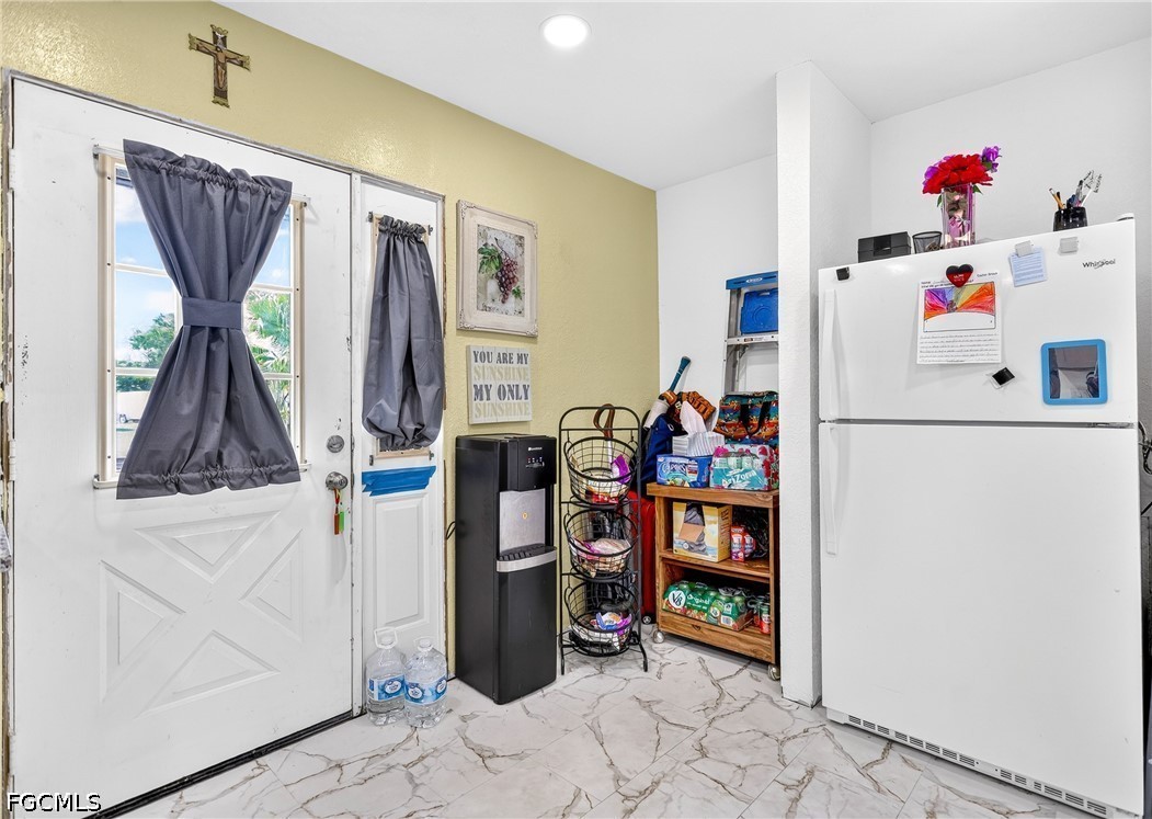 2 Bed SingleFamilyResidence for Sale in Port Charlotte, photo 6