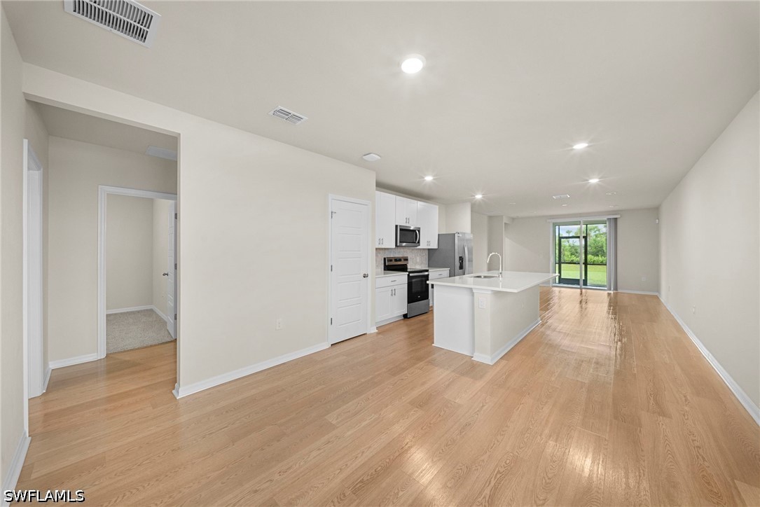 3 Bed SingleFamilyResidence for Sale in Crescent Lakes, photo 6