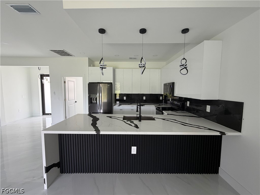 4 Bed Waterfront Home for Sale in Fort Myers, photo 6