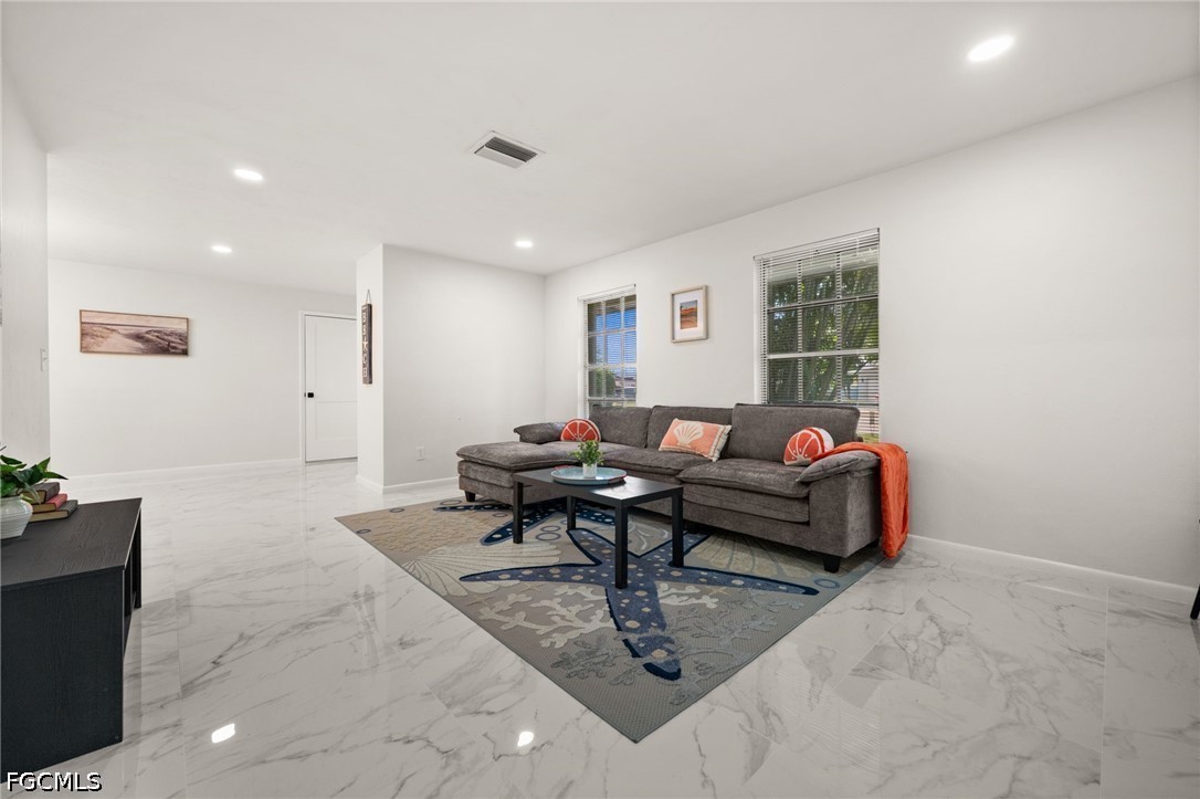 3 Bed SingleFamilyResidence for Sale in Cape Coral, photo 6