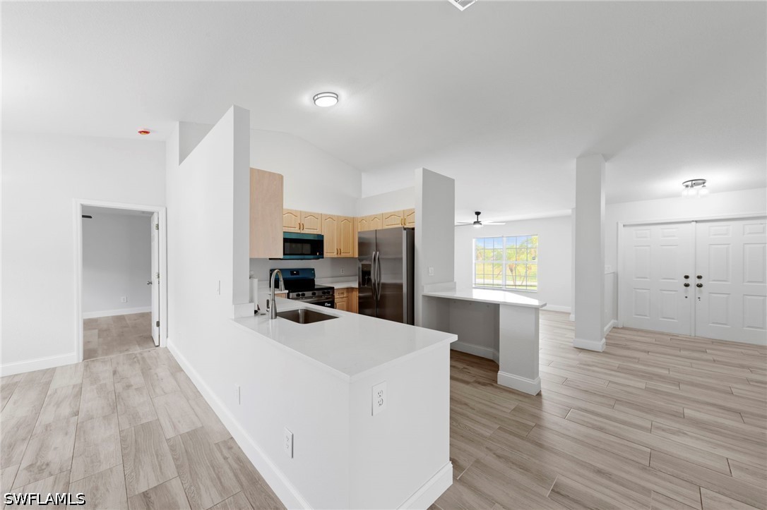 3 Bed SingleFamilyResidence for Sale in Cape Coral, photo 6