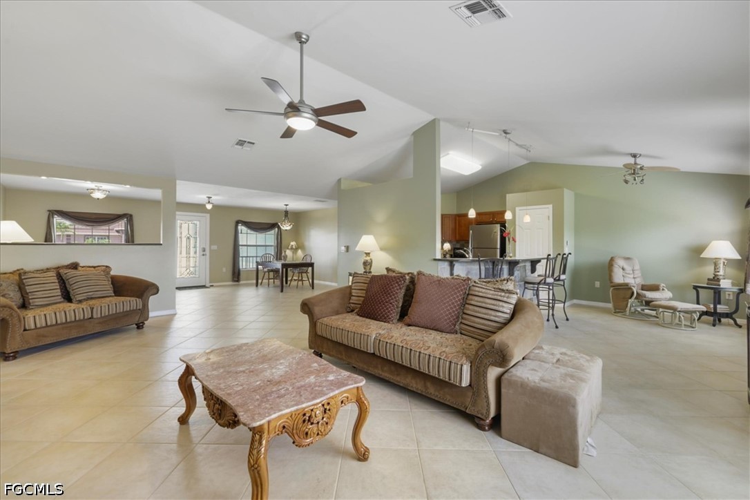3 Bed SingleFamilyResidence for Sale in Town Lakes, photo 6