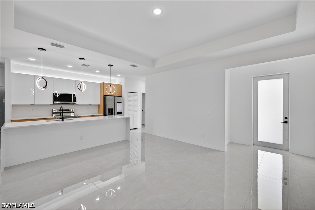 4 Bed SingleFamilyResidence for Sale in Lehigh Acres, photo 6