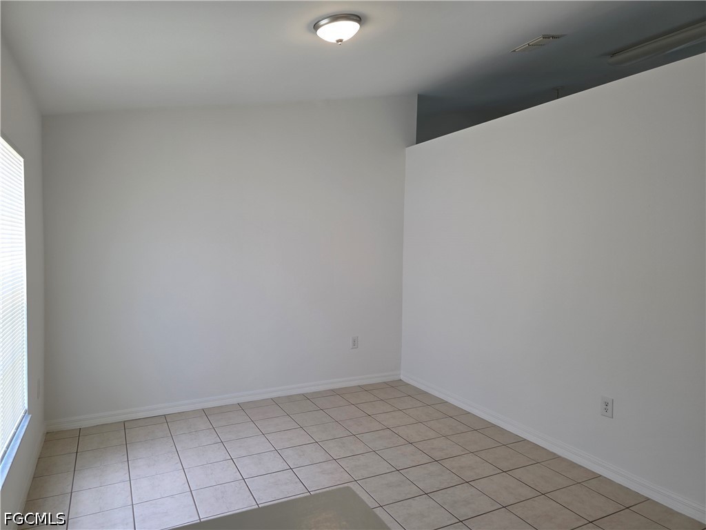 3 Bed SingleFamilyResidence for Sale in Cape Coral, photo 6