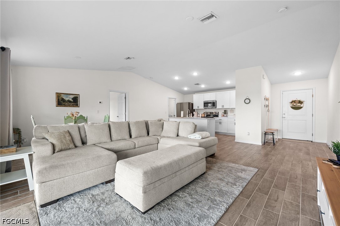 3 Bed SingleFamilyResidence for Sale in Cape Coral, photo 6