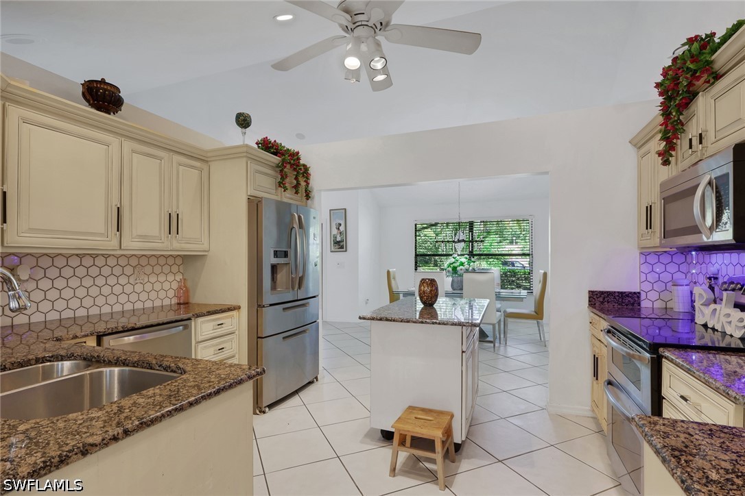 3 Bed Pool Home for Sale in Kings Lake, photo 6