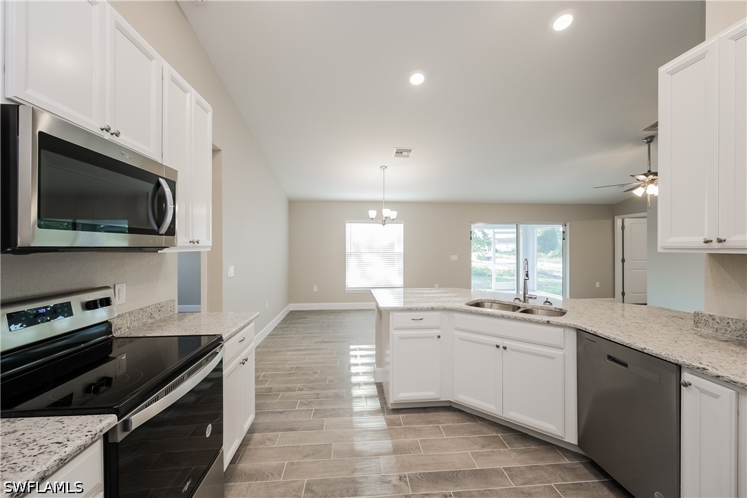 3 Bed SingleFamilyResidence for Sale in Lehigh Acres, photo 6